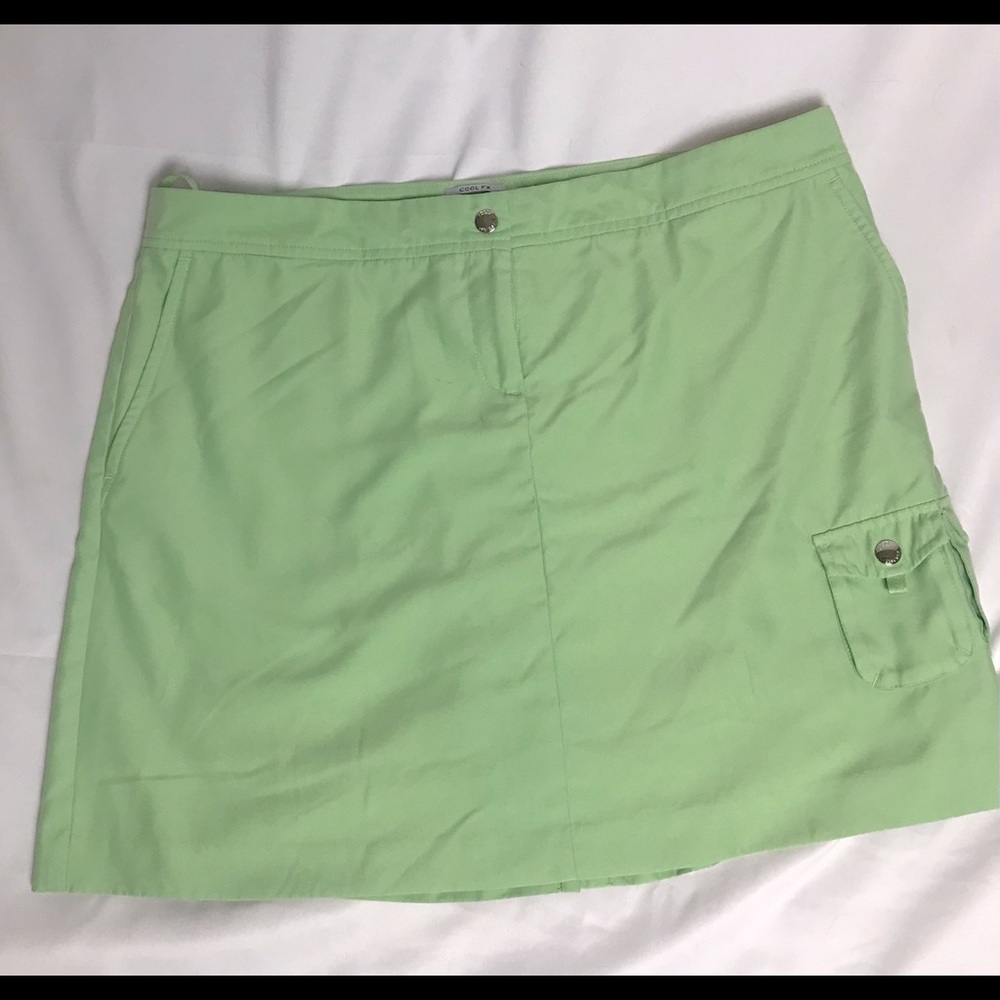 Green golf or tennis skirt